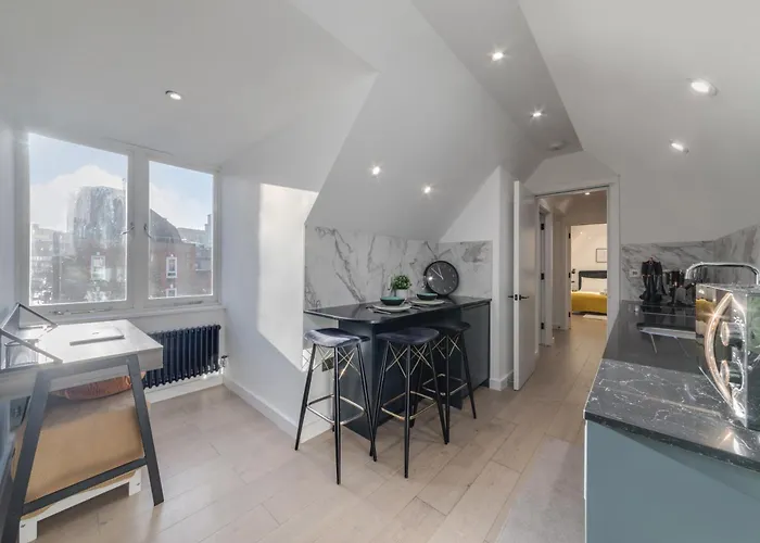 1 Bedroom Penthouse Apartment - Shoreditch, London By The Perfect Stay